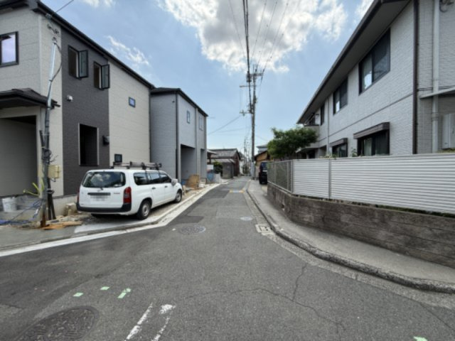 堺東区日置荘西町6丁　B号棟の前面道路含む現地写真