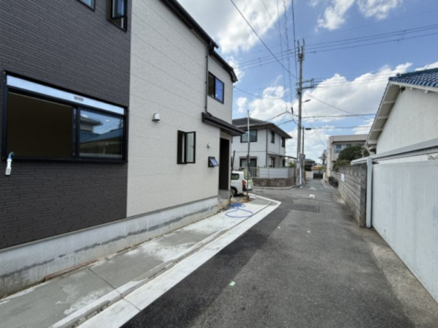 堺東区日置荘西町6丁　B号棟の前面道路含む現地写真