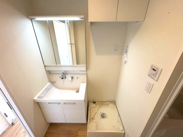 フィカーサ青山の洗面所