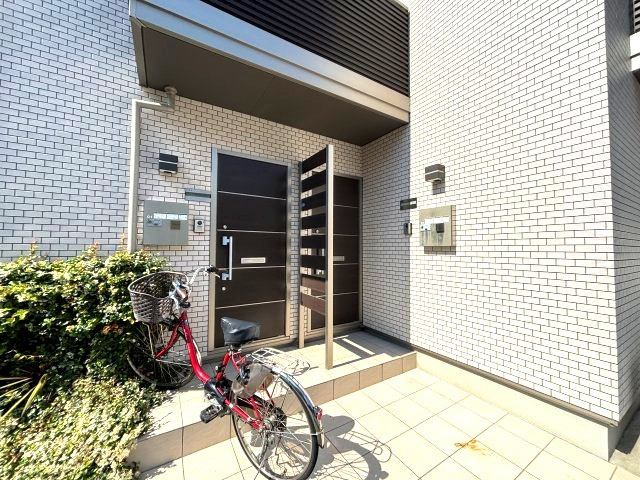 フィカーサ青山のエントランス