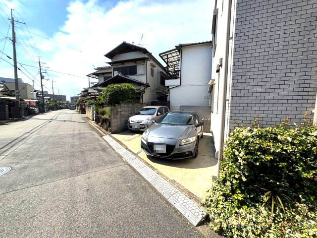 フィカーサ青山の駐車場