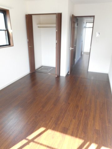モンペラの寝室|落ち着いて過ごせるお部屋なので、寝室にいかがでしょうか