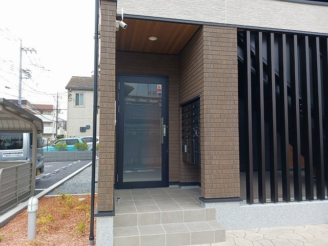 ラウレア三郷のエントランス|落ち着いたエントランスです