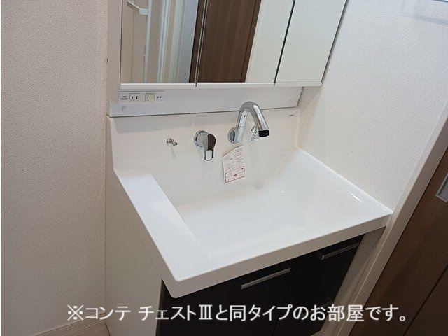 コスモステラス　ウエストの洗面所|脱衣スペースもあります