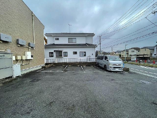 レオパレスリバーサイド西水元の駐車場
