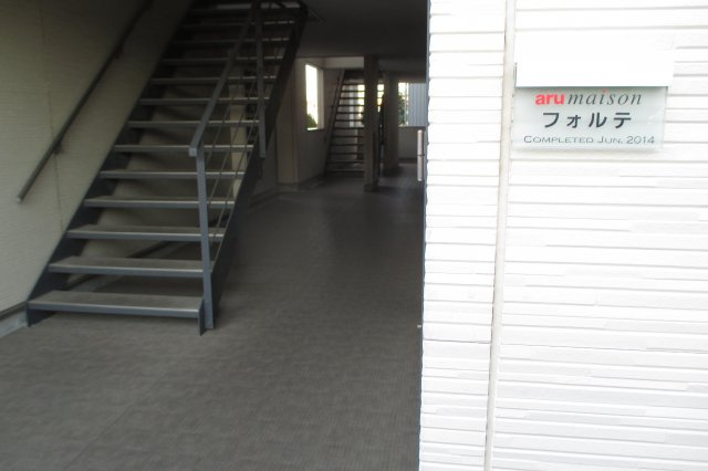 フォルテのエントランス|建物の内部です