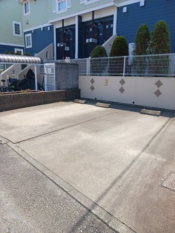 プリムヴェールⅠの駐車場