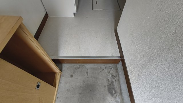 柿生コーポの玄関