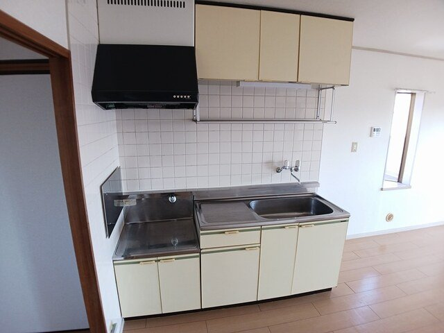 ニューマリッチ谷塚のキッチン|コンパクトなキッチンで掃除もラクラク