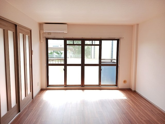 サンライズ・マンションの居間・リビング|使いやすい居間です
