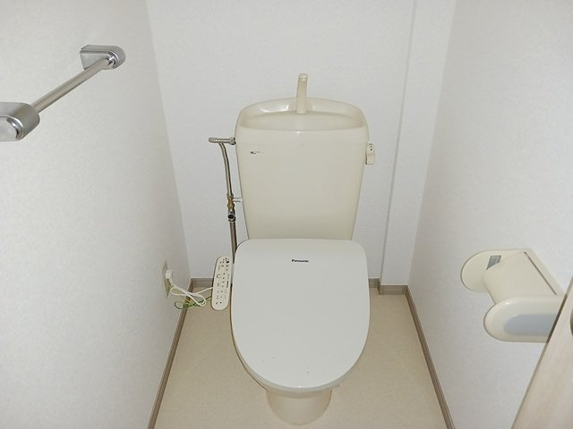 サンライズ・マンションのトイレ|コンパクトで使いやすいトイレです