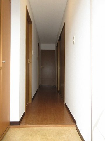 サンライズ・マンションの玄関|ゆったりとした玄関です