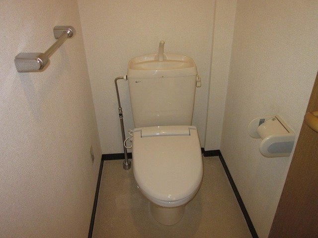 サンライズ・マンションのトイレ|シンプルで使いやすいトイレです