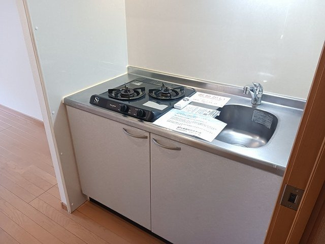 サンハイム武里のキッチン|コンパクトなキッチンで掃除もラクラク
