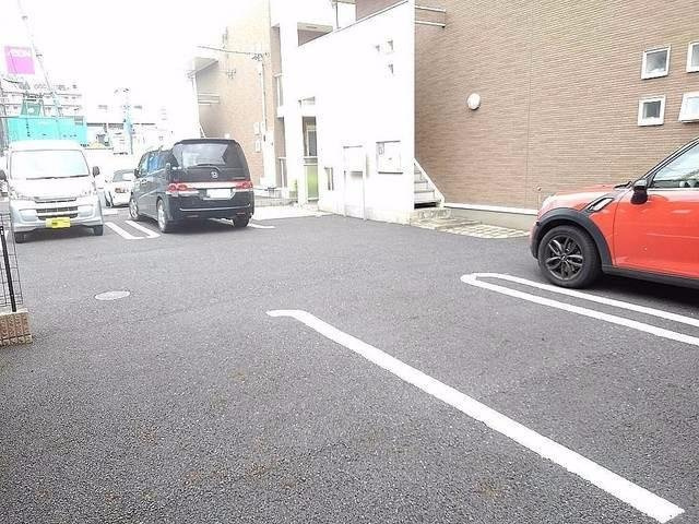 ピノーロ　Ⅱの駐車場|駐車場があるので、車を買う予定の方も安心です