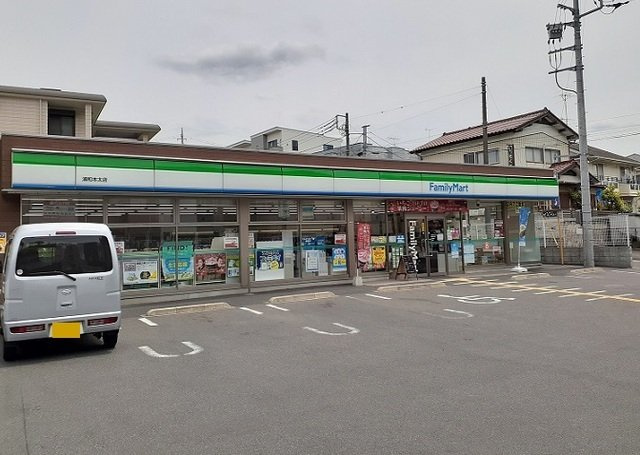 パインツリーの周辺|ファミリーマート 浦和本太店まで51m
