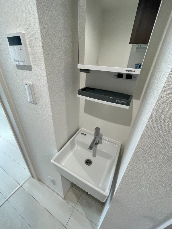 グランクオール北赤羽の洗面所|※写真は同タイプ・左右反転の別部屋です。