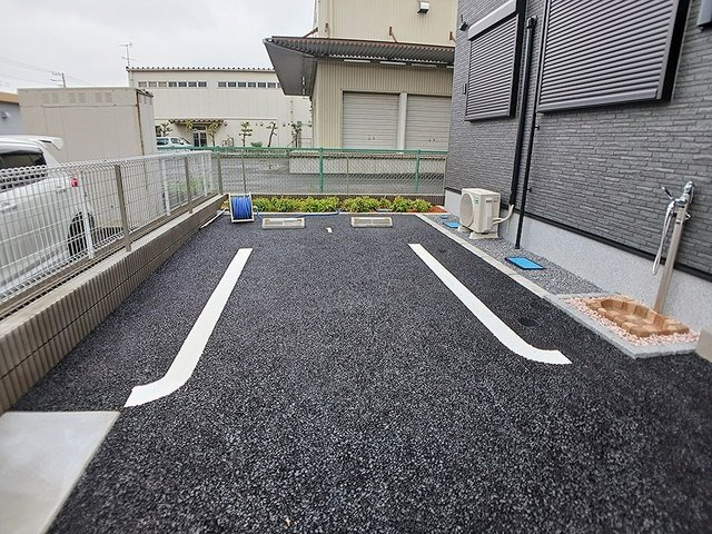 サニーレジデンスＡの駐車場|カースペースがあります