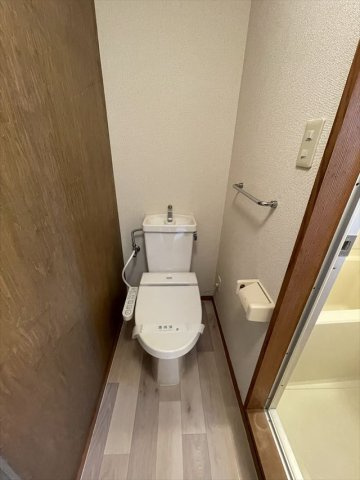 コーポジュンのトイレ|ゆったりとした空間のトイレです