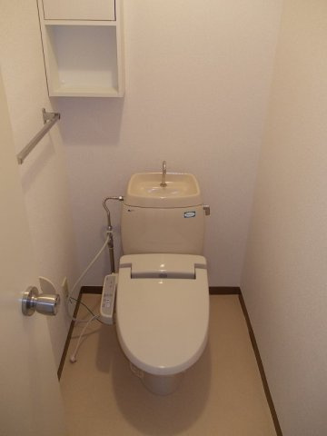 ギプフェル千間台東のトイレ|落ち着いた色調のトイレです