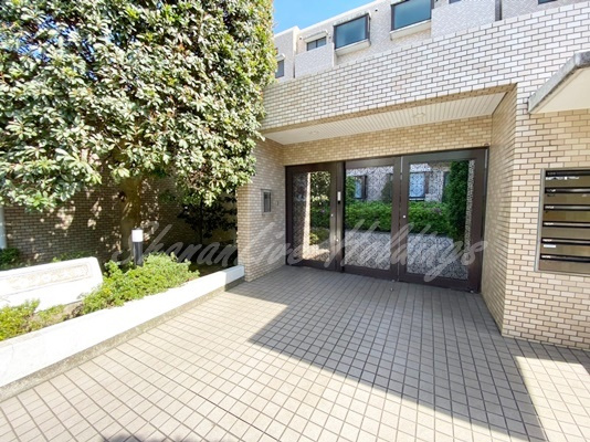 横浜市栄区笠間５丁目の賃貸マンションのエントランス