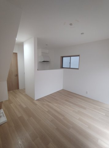 灘北通9丁目一戸建の居間・リビング