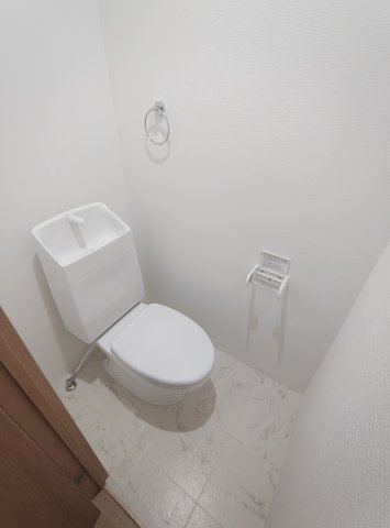 灘北通9丁目一戸建のトイレ