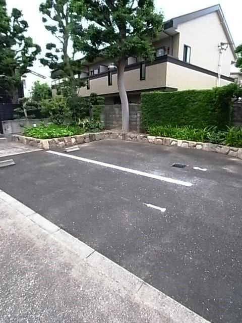 サニーメゾンの駐車場