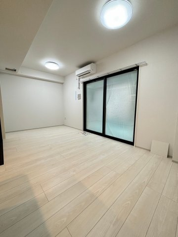 MAISON COULEUR UESHIOの居間・リビング