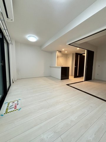 MAISON COULEUR UESHIOの居間・リビング