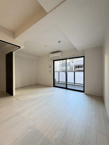 MAISON COULEUR UESHIOの居間・リビング
