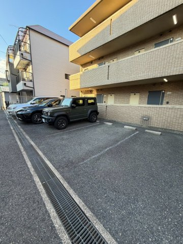 ケイズ本山の駐車場