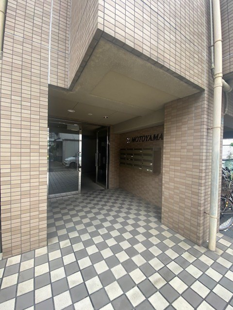 ケイズ本山のエントランス