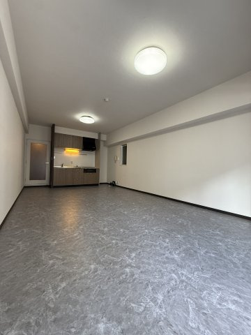 大阪市中央区内本町１丁目の賃貸マンションの居間・リビング