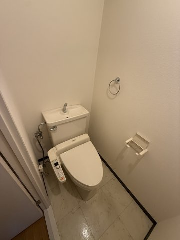 大阪市中央区内本町１丁目の賃貸マンションのトイレ