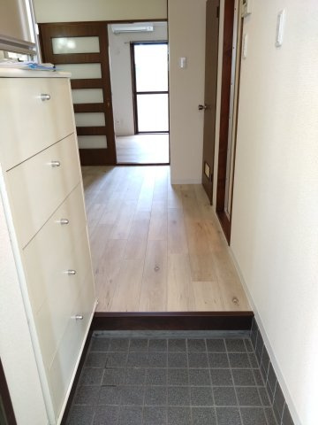 ジュネスＥの玄関