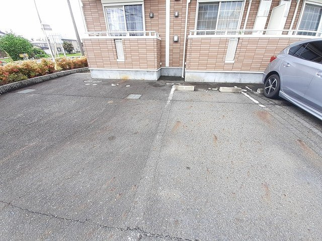 コーポ和広の駐車場
