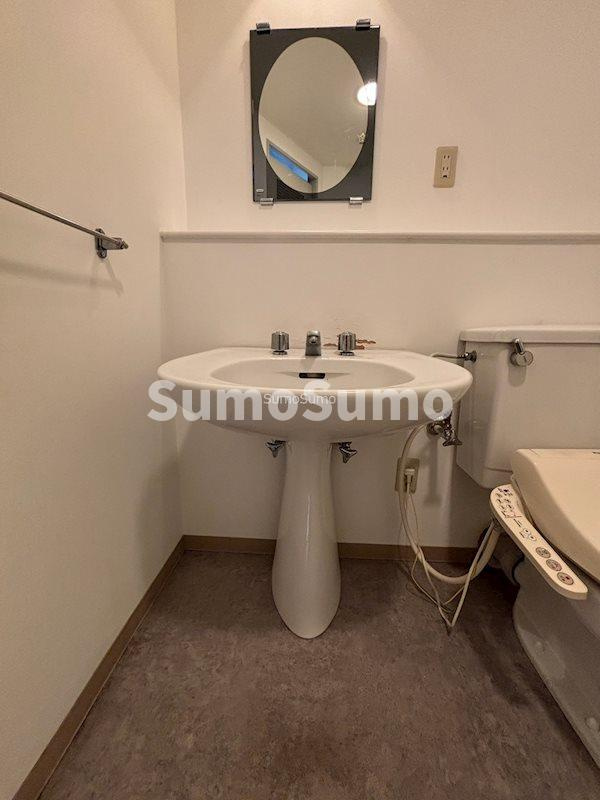 グラスホッパーの洗面所