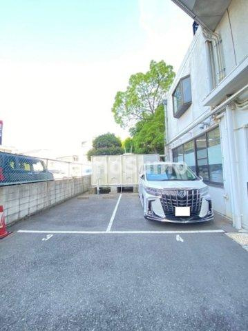 ステラ田中町の駐車場