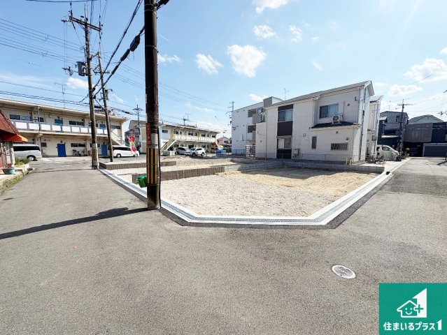■枚方市交北　新築一戸建ての前面道路含む現地写真|周辺は落ち着いた街並みの住宅地！子育てがしやすい住環境です！まだ未完成ですが、現地でしかわからない事もございます。是非一度ご覧ください。