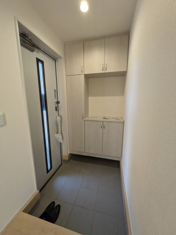 【いわき市四倉町上仁井田／全6棟5号棟】　プライベートに配慮した4LDK☆の玄関|落ち着いた玄関です