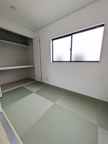 【いわき市平城東】　2号棟　　いわき駅まで徒歩12分♪マルトまで徒歩6分♪の和室|和室の写真です。　
ご家族のお昼寝スペースとしても活躍しそうです。
