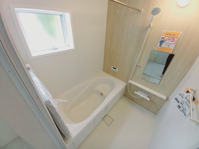 【いわき市久之浜第5】　ご予約受付中！お早めに！　デザイナーズ新築建売住宅☆の浴室|同施工　◆ユニットバスの写真です◆　毎日の疲れを癒す広々とした浴室は、足を伸ばしてゆっくりとくつろげます♪　音楽を聴いたり、自分だけの特別な時間に・・・♪