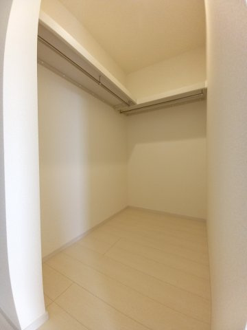 【いわき市久之浜第5】　ご予約受付中！お早めに！　デザイナーズ新築建売住宅☆の収納|同施工◆ウォークインクローゼットの写真です◆　季節を問わずにたっぷり収納ができます。冬物の収納にも困りません。お子様のお片付けも上手にできそうです。