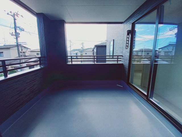 【いわき市久之浜第5】　ご予約受付中！お早めに！　デザイナーズ新築建売住宅☆のバルコニー|同施工◆バルコニーの写真です◆　お布団など大きいものも、充分に干せる広さがございます。人気のベランピングも楽しめる広さ！自宅のアウトドア空間でゆったり過ごせます。