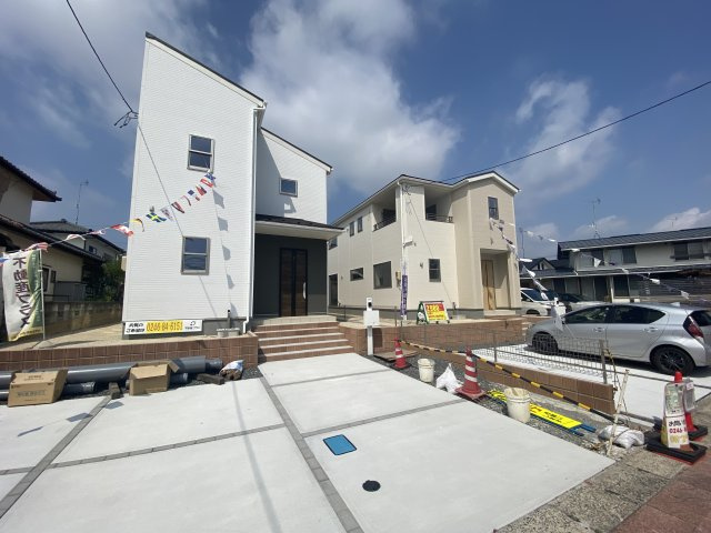 【平下平窪第12／全3棟　2号棟】　平第四小・第一中　長期優良住宅の前面道路含む現地写真|同施工　◆外観の写真です◆＼楽しみが広がる憧れのマイホーム (^^♪／


