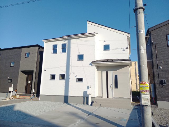 【久之浜町第4／1号棟】　お買い物に便利な立地♪　おしゃれさん必見♪デザイナーズ新築建売住宅！　の外観|同施工　休日は家族みんなで夢のマイホーム探しに出かけてみませんか！（＾＾）♪
お問い合わせは不動産プラスまで☆

