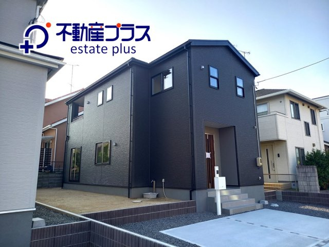 【久之浜町第4／1号棟】　お買い物に便利な立地♪　おしゃれさん必見♪デザイナーズ新築建売住宅！　の前面道路含む現地写真|一緒に理想の住まいを見つけましょう！（＾＾）
お住まいの相談だけでなく、地域の事についても是非お気軽に尋ねてください！
お問い合わせは不動産プラスまで☆


