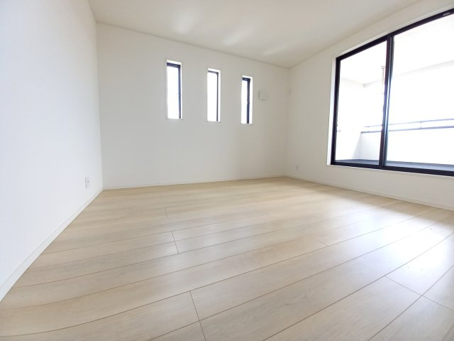 【いわき市好間町上好間第5／全3棟　2号棟】　◆子供が学校に上がる前にマイホームが欲しいあなたへ♪の洋室|同施工　■□■居室の写真です■□■　
木の温もりがナチュラルでくつろげる空間ですね。