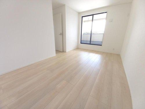 【いわき市好間町上好間第5／全3棟　2号棟】　◆子供が学校に上がる前にマイホームが欲しいあなたへ♪の洋室|同施工　■□■居室の写真です■□■　
木の温もりがナチュラルでくつろげる空間ですね。